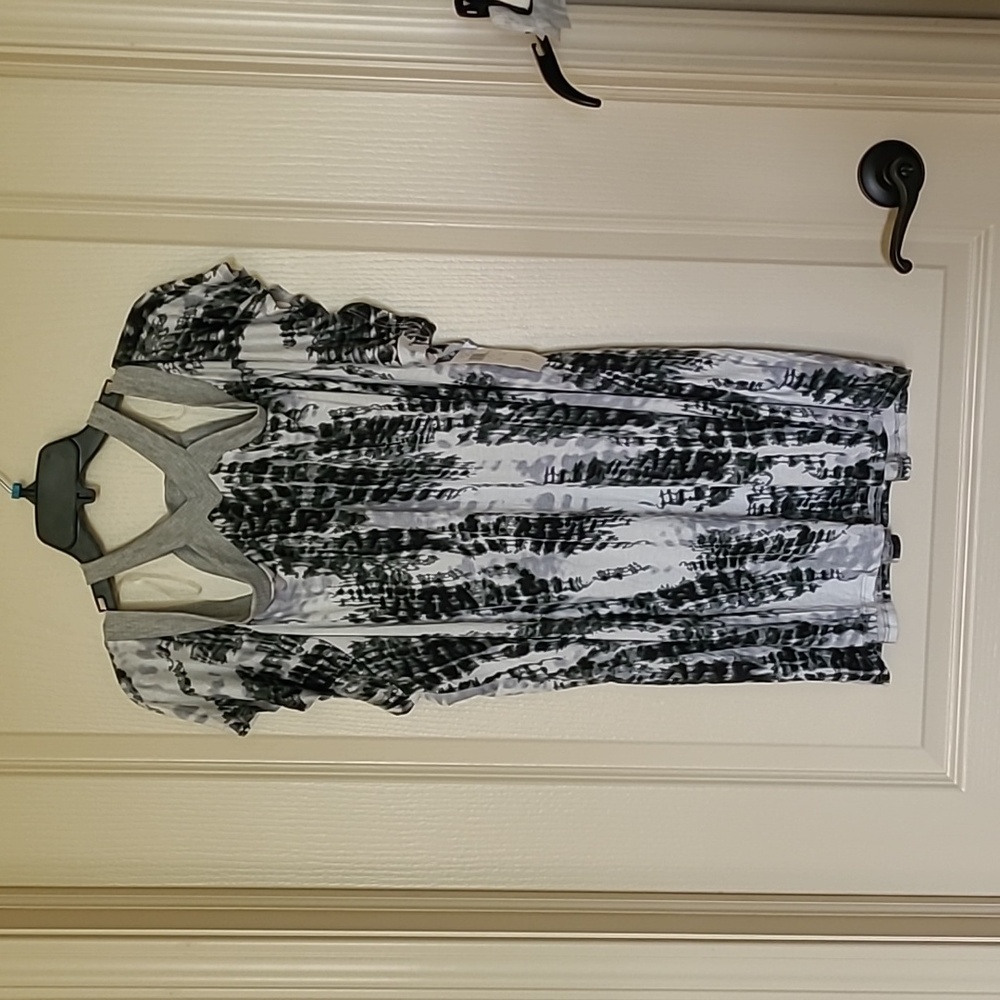 ENTRO Women's Charcoal and Light Gray Cold Shoulder Graphic Top New Size 2X